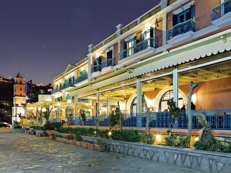 Nireus Hotel Symi Extérieur photo